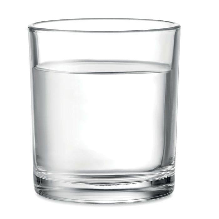 Drinkglas op witte achtergrond